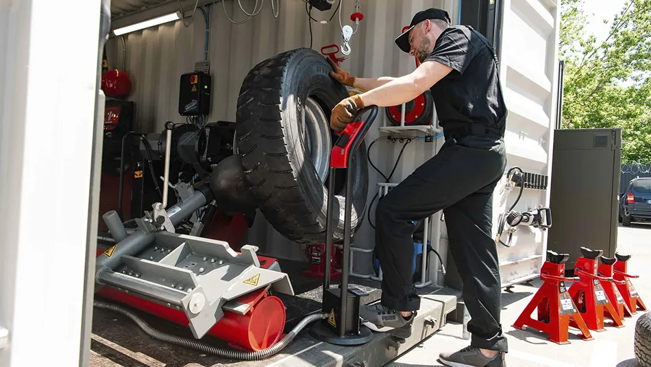 Mobile tire service complex photo 1