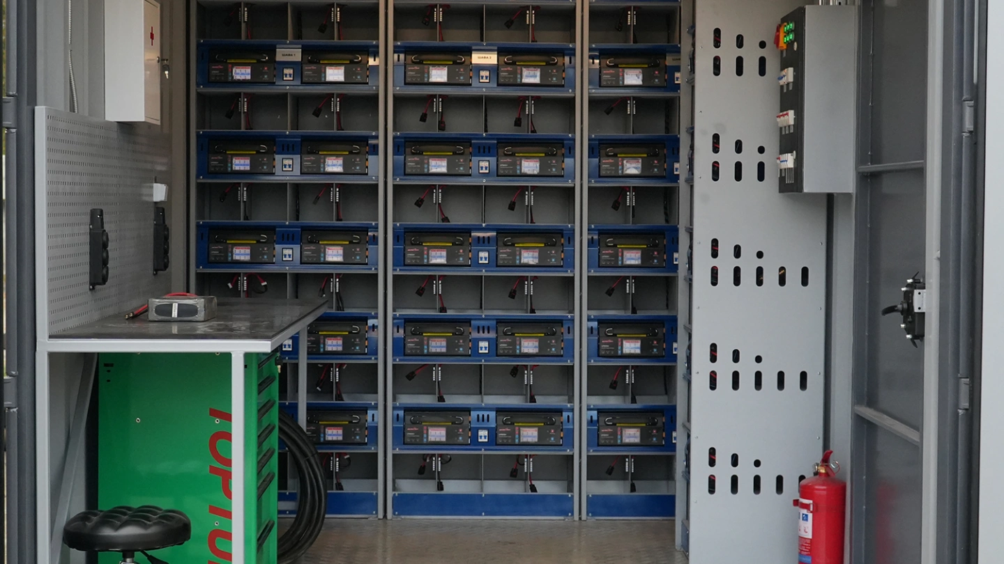 Фото 6S battery charging workshop